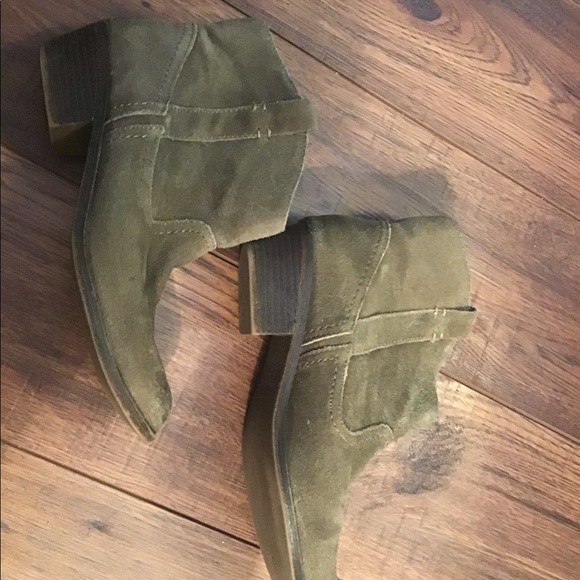 Kenneth Cole Reaction Tan suede booties - Picture 2 of 5